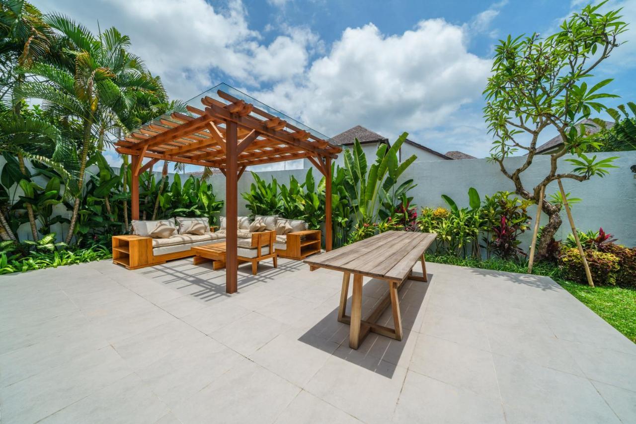 Villa Okenada - Modern 5-Bedroom Pool Villa In Berawa! Canggu  Exterior photo